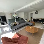 Modern House For 12 Pers! With Jacuzzi Vakantiehuis