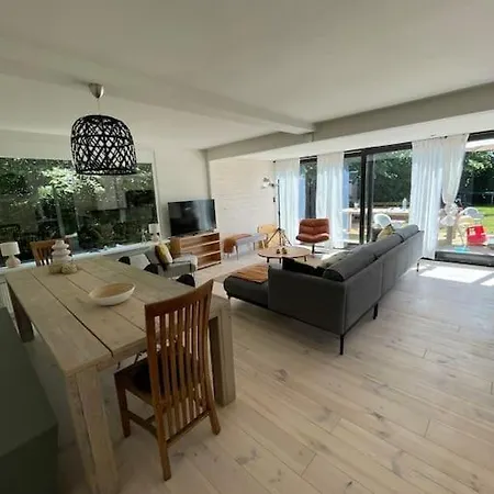 Modern House For 12 Pers! With Jacuzzi Nyaraló