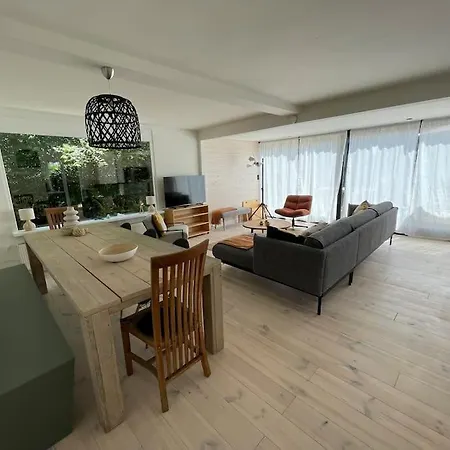 Prázdninový dům Modern House For 12 Pers! With Jacuzzi